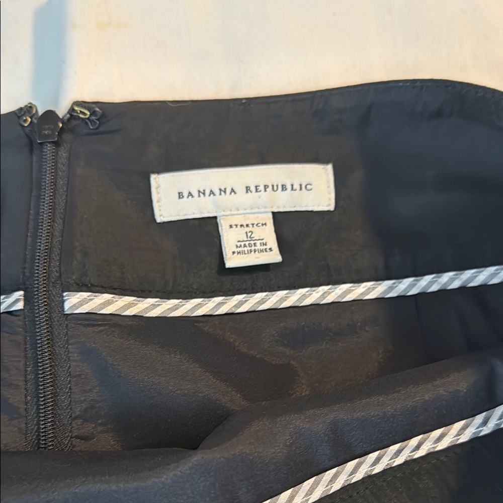 Banana Republic Elegant Black Women's Skirt - Picture 3 of 4